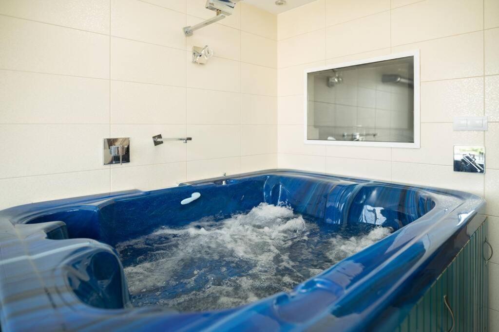 Martonfalvi Penthouse W Jacuzzi Debrecen Extérieur photo